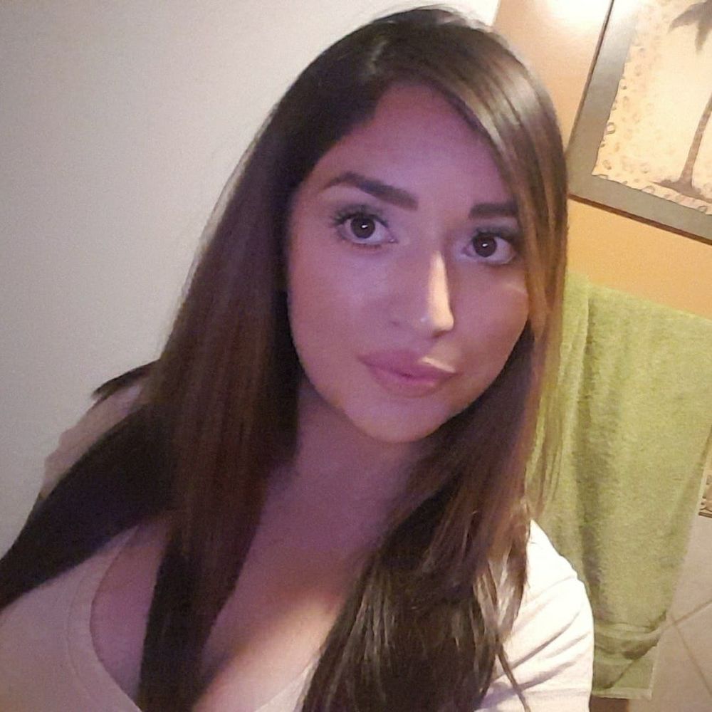 Meet your Posher, Cynthia